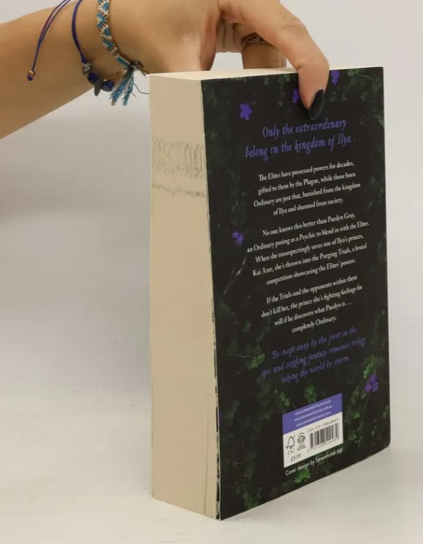 Powerless by Lauren Roberts : The Powerless Trilogy series Book # 1 (Novel-Young Adult Fiction)